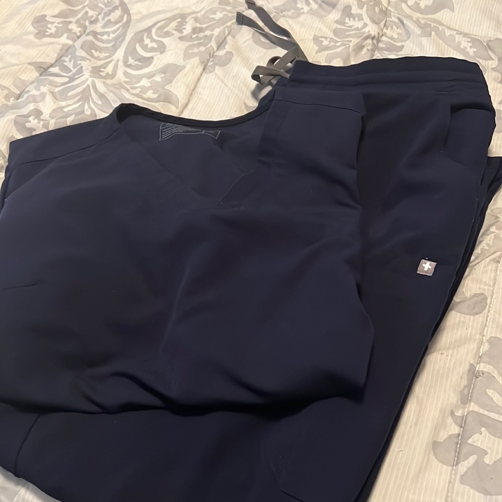 FIGS scrub set size extra large gently used condition Technical Collection